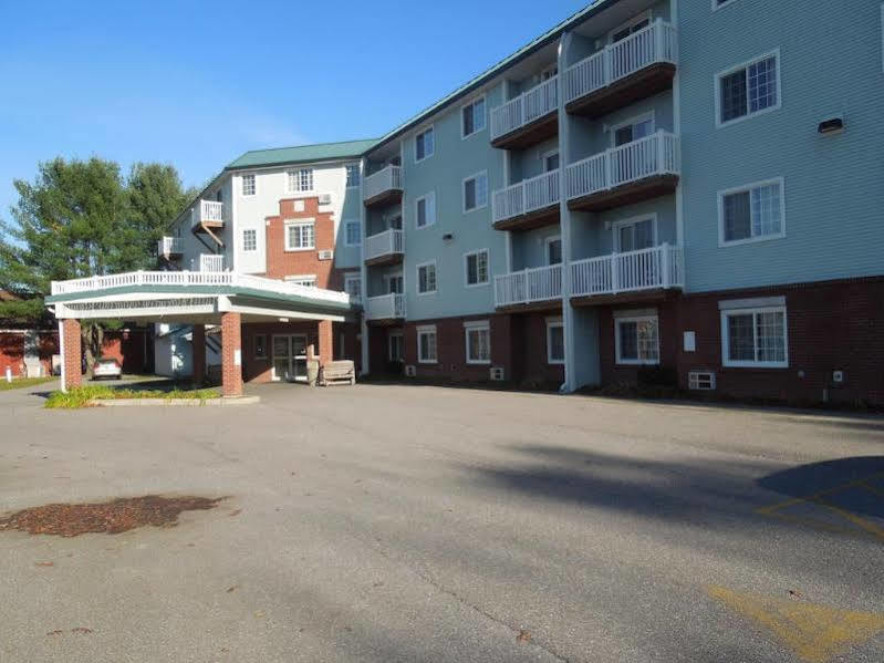 Готель Baymont By Wyndham Essex Burlington Area Екстер'єр фото