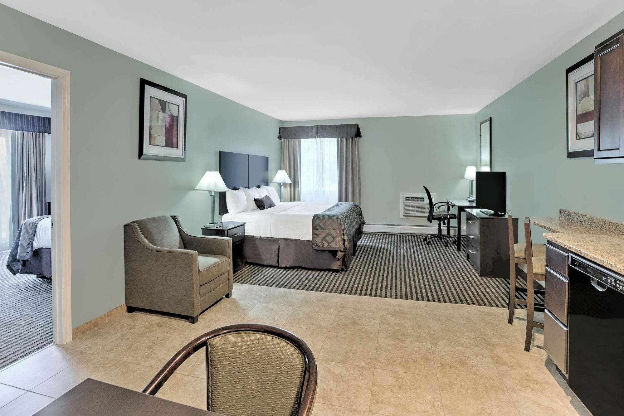 Готель Baymont By Wyndham Essex Burlington Area Екстер'єр фото