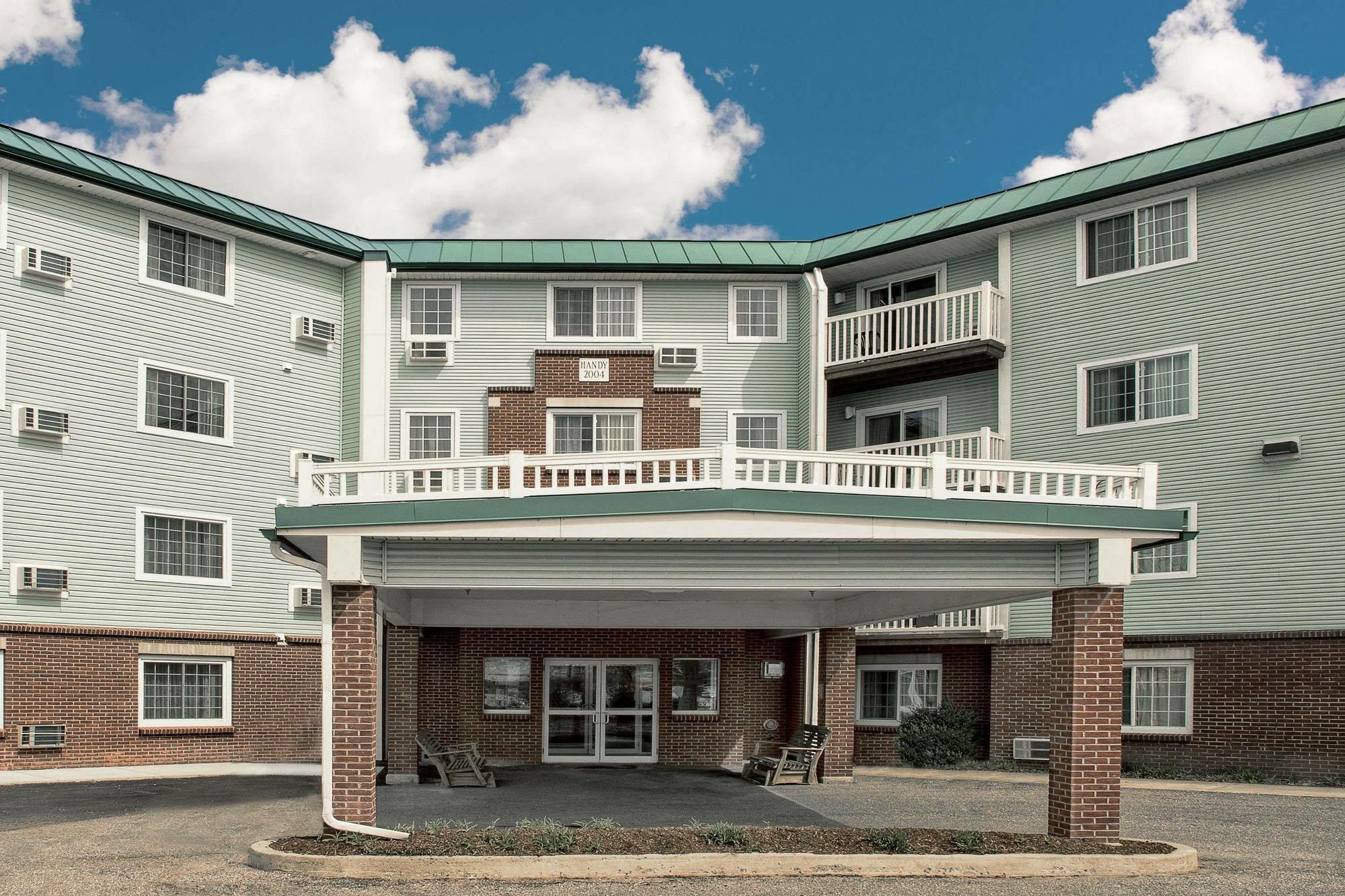 Готель Baymont By Wyndham Essex Burlington Area Екстер'єр фото